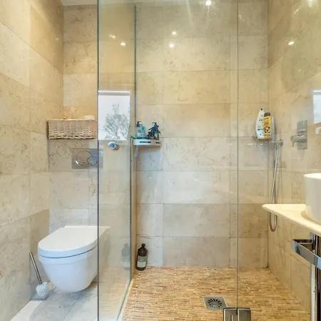 9m Of Center, Cannes High Luxe Mila 6bdrooms Heated Pool Sauna Cinema Fitness Villa