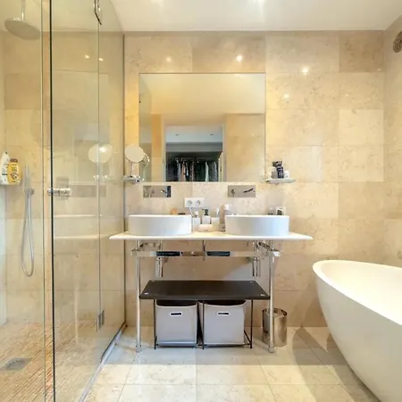 9m Of Center, Cannes High Luxe Mila 6bdrooms Heated Pool Sauna Cinema Fitness Vallauris