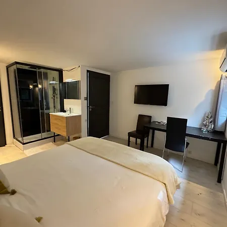 9m Of Center, Cannes High Luxe Mila 6bdrooms Heated Pool Sauna Cinema Fitness